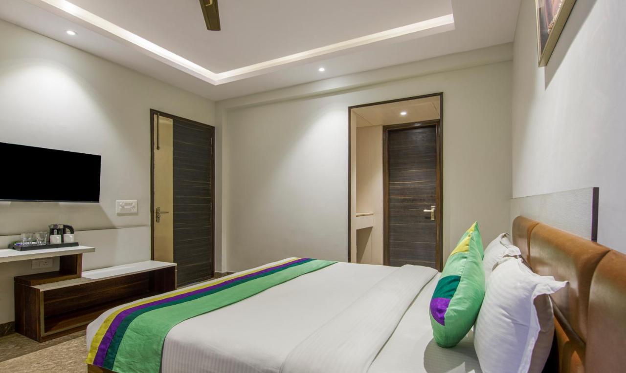 Treebo Swastika Premium Hotel Noida Eksteriør billede