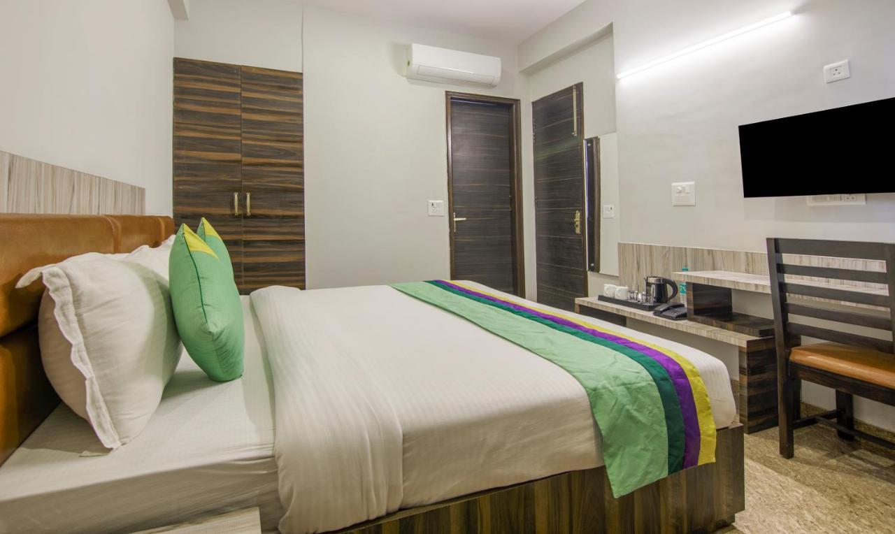 Treebo Swastika Premium Hotel Noida Eksteriør billede
