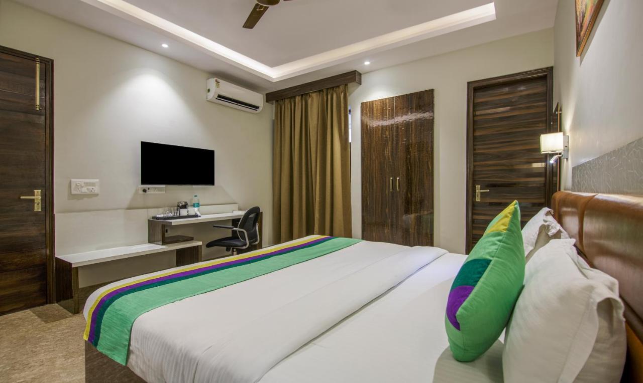 Treebo Swastika Premium Hotel Noida Eksteriør billede