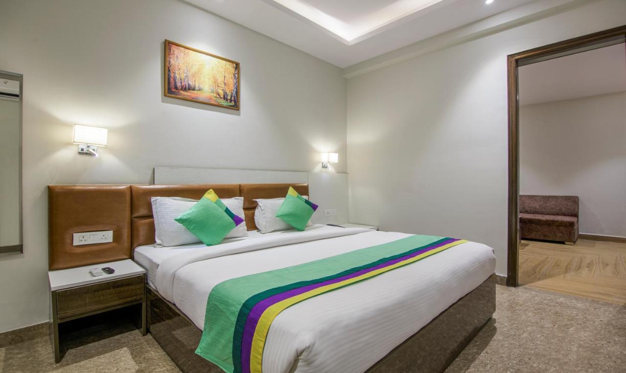 Treebo Swastika Premium Hotel Noida Eksteriør billede