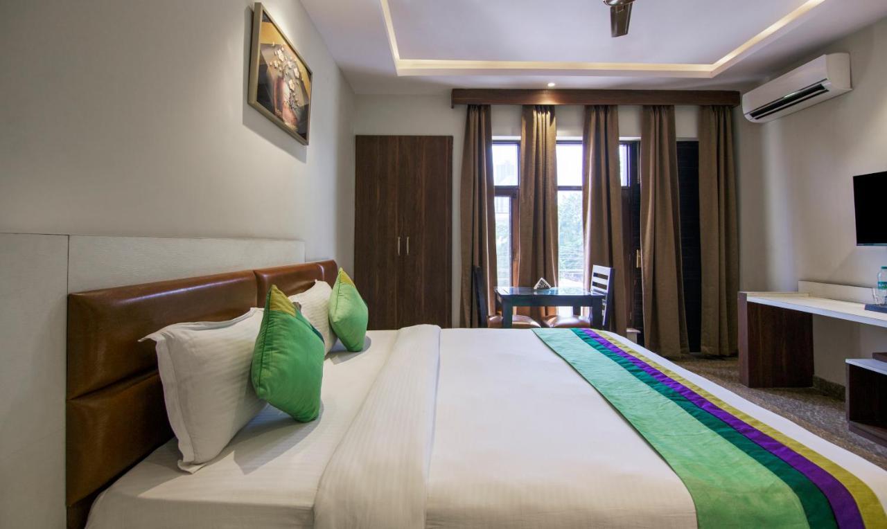 Treebo Swastika Premium Hotel Noida Eksteriør billede