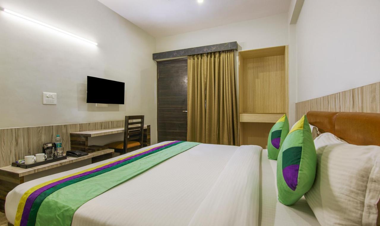 Treebo Swastika Premium Hotel Noida Eksteriør billede